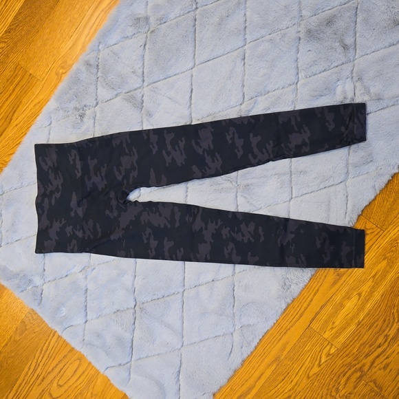 Spanx Grey/Black Camouflage Leggings, Women's Size Small, Great Condition - Picture 6 of 6